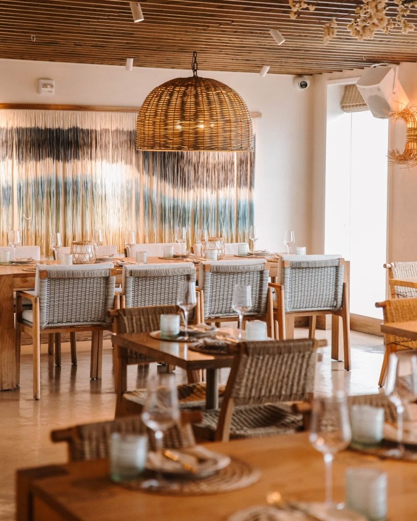 20 Stunning Organic Modern Dining Rooms to Inspire Your Home