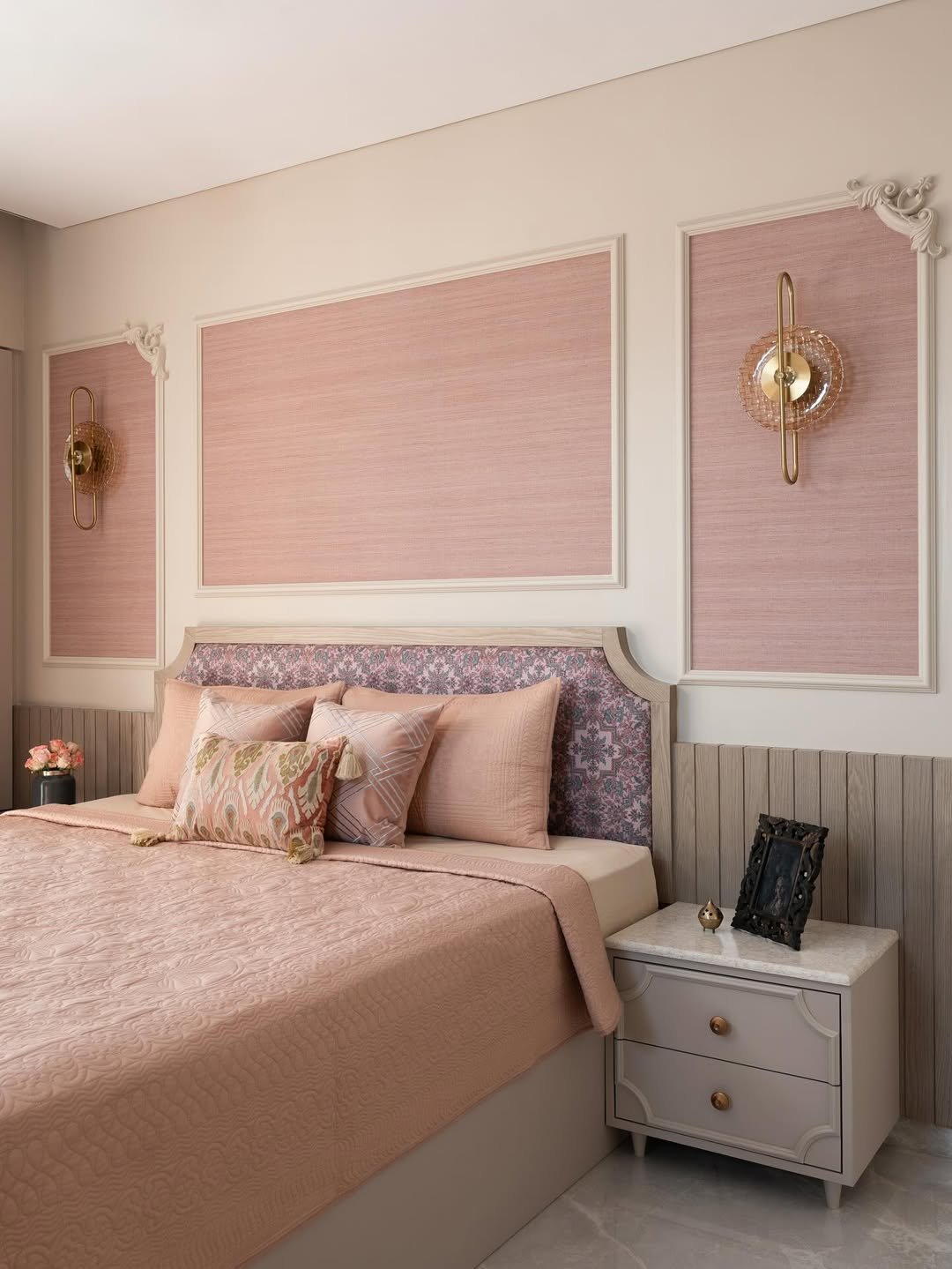 Play with Textures in small bedroom