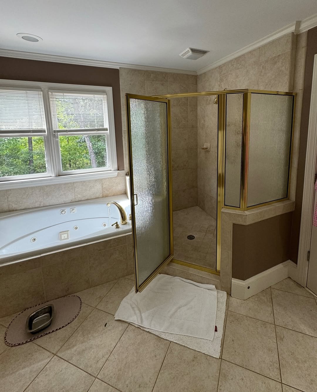 Tiled Walls Instead of Paint