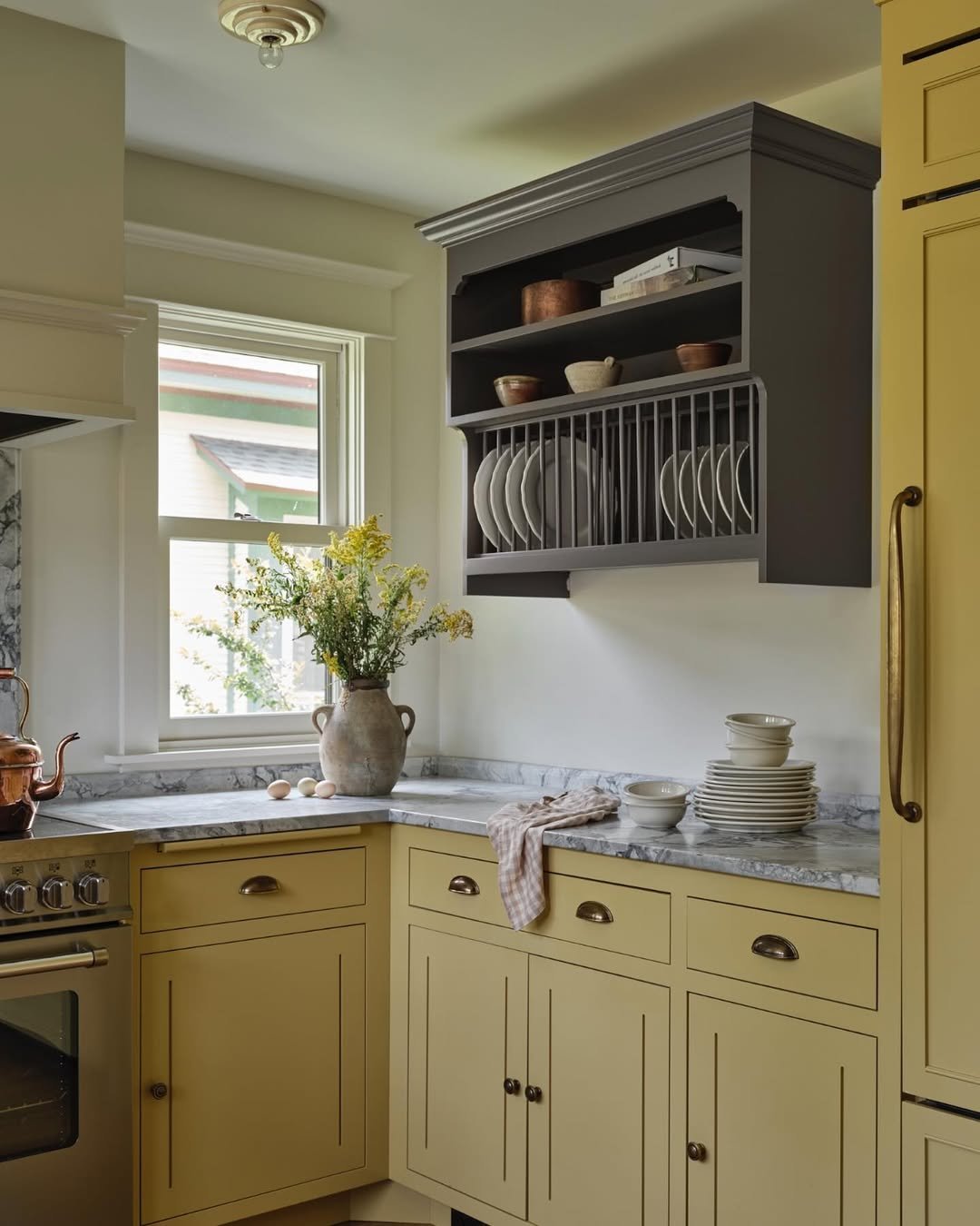 Bright Yellow Color Kitchen 