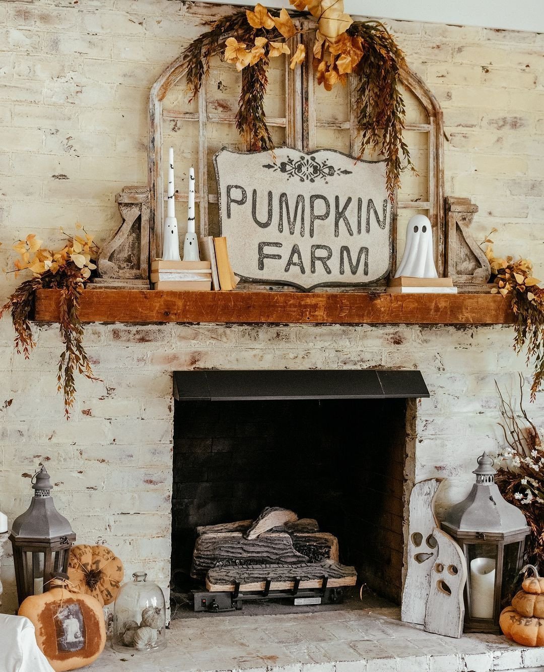 Layered Pumpkins Fall Mantel Décor Ideas