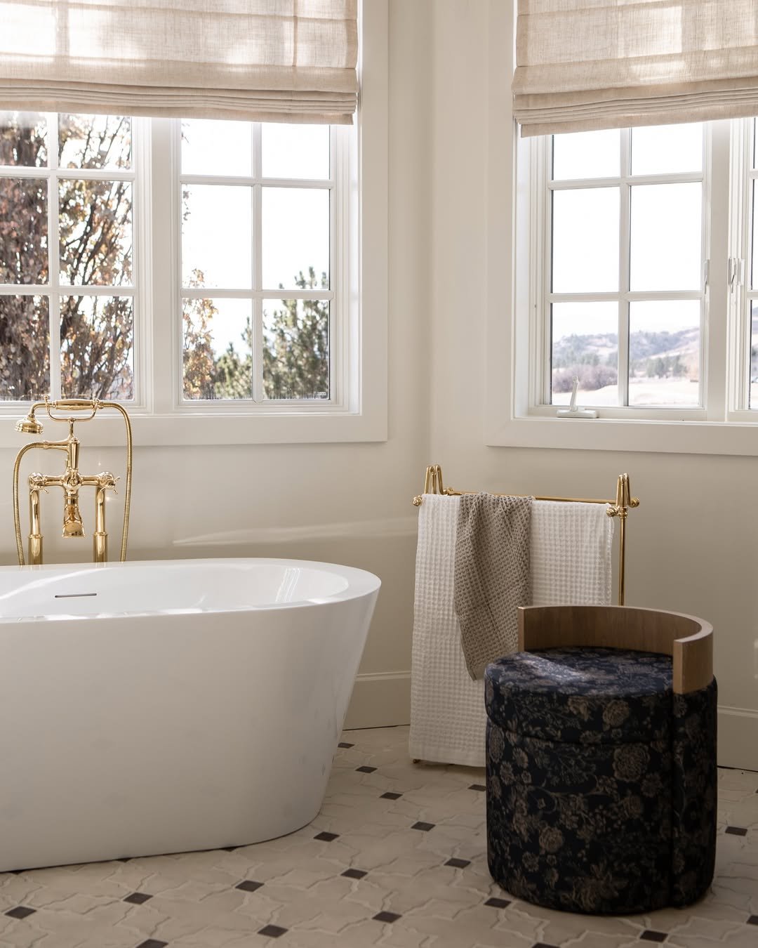 20 French Country Bathroom Ideas