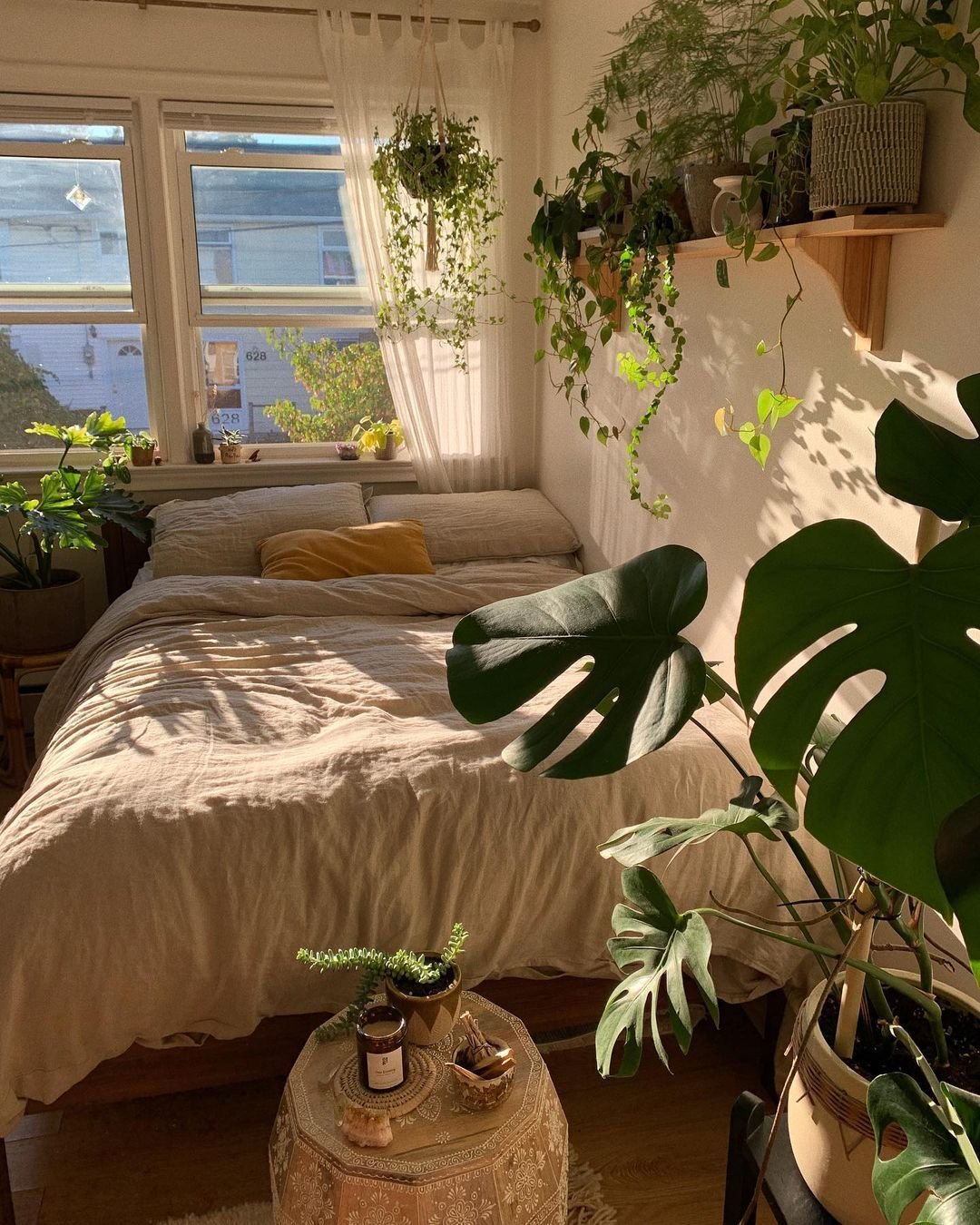 Decorate with Plants in a Luxurious Bedroom