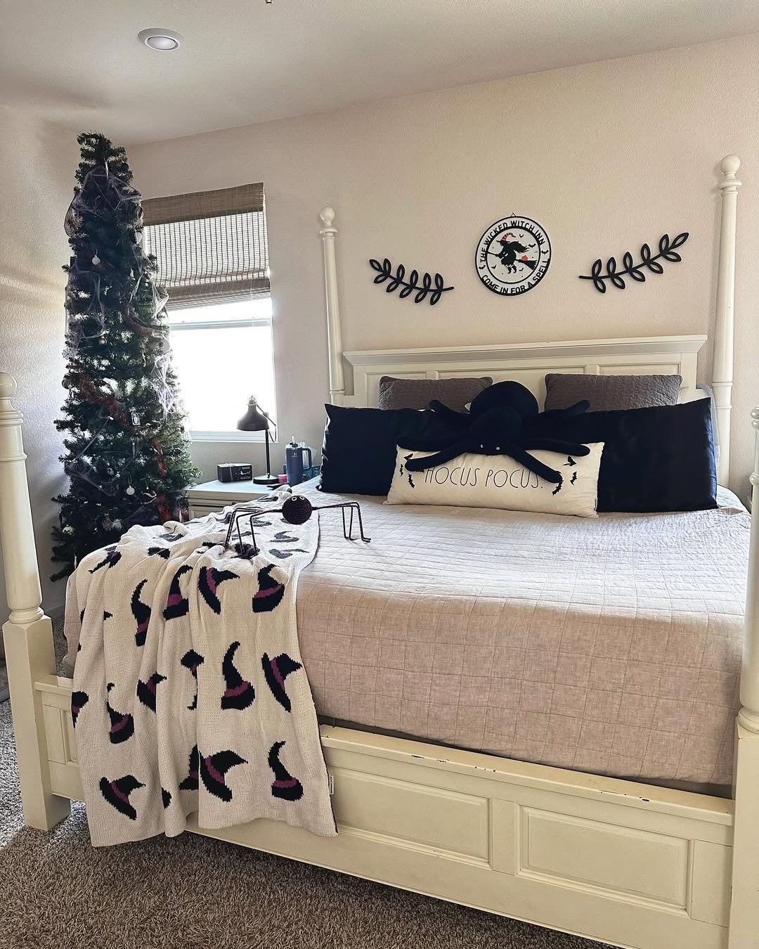 Seasonal Decor for a Black and White Bedroom