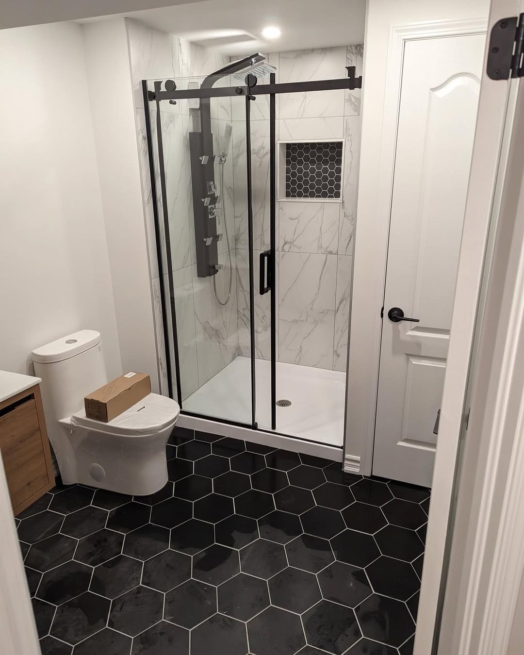Cozy Basement Bathroom with the Perfect Color Palette