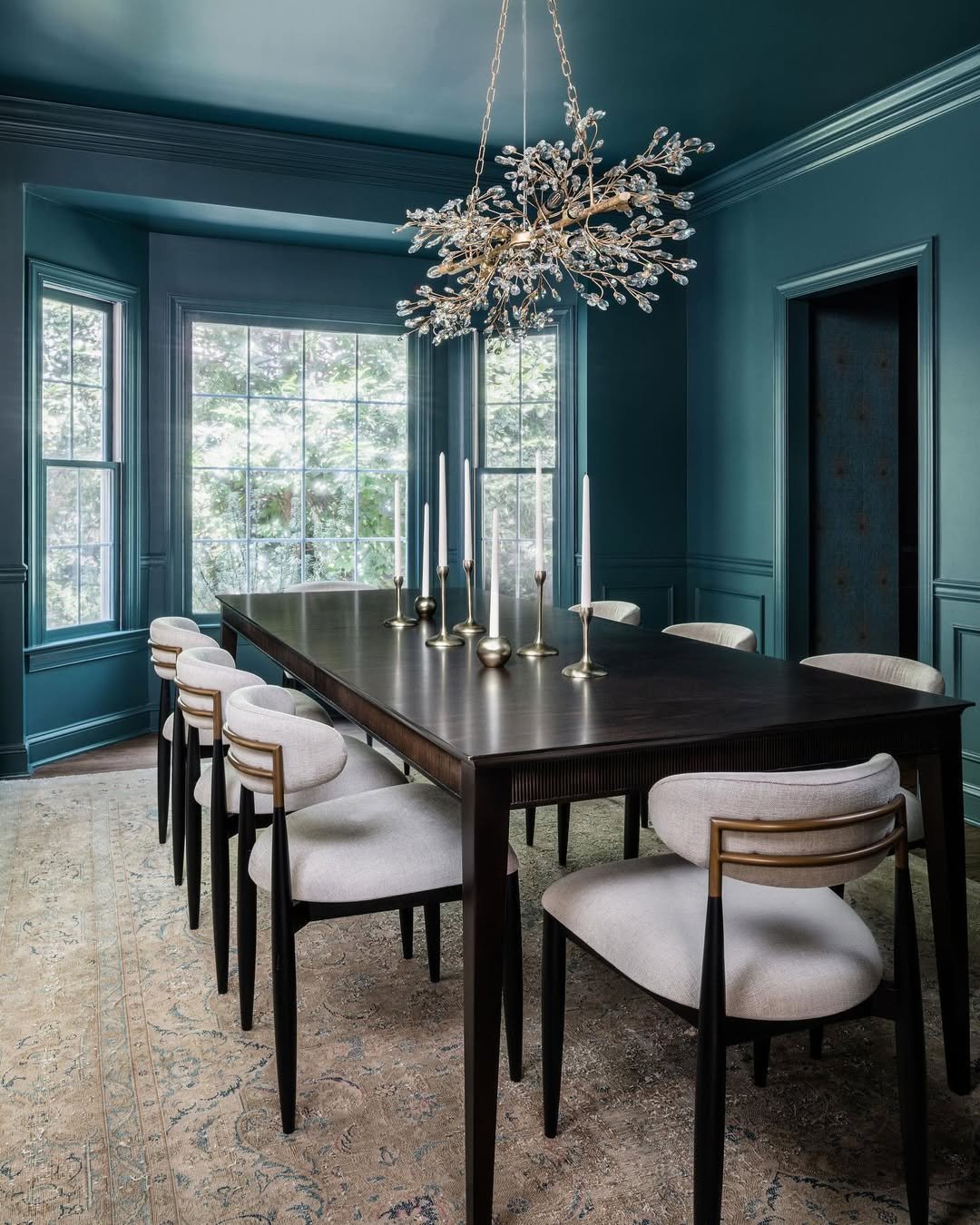 Bold Accent Wall Dining Area Ideas
