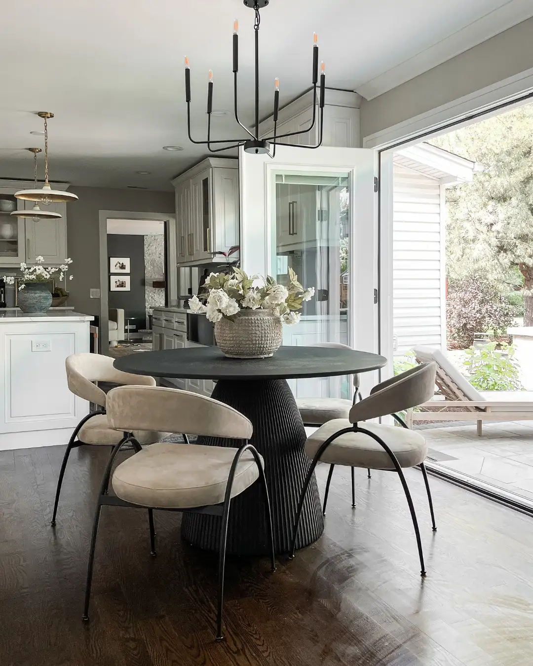 Round Table Dining Area Ideas