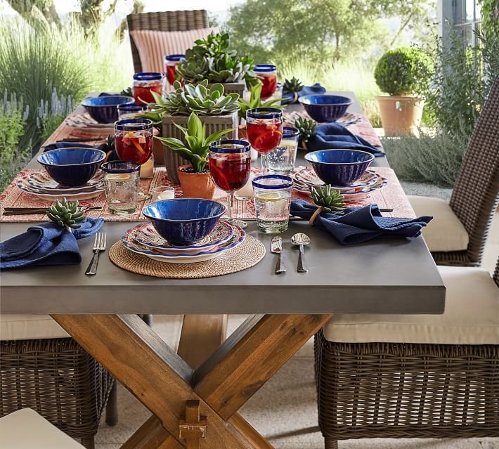 Cozy Outdoor Dining Table Decor