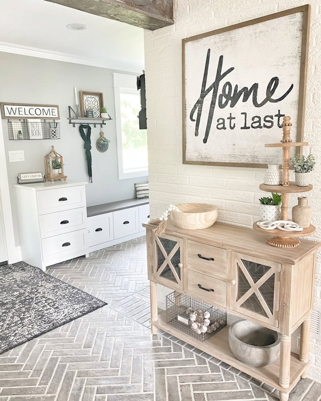 The Ultimate Guide to Stunning Entryway and Mud Room Ideas - Textured Elegance