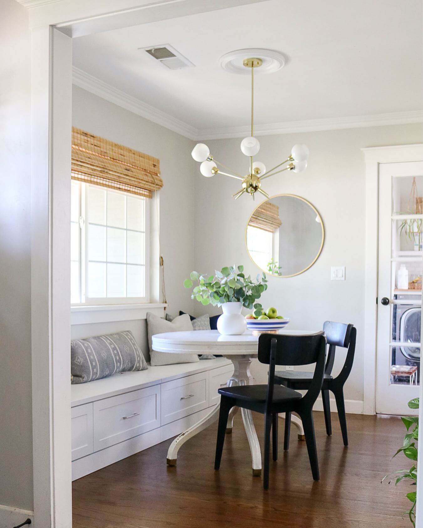 Banquette Seating for Small Dining Room 