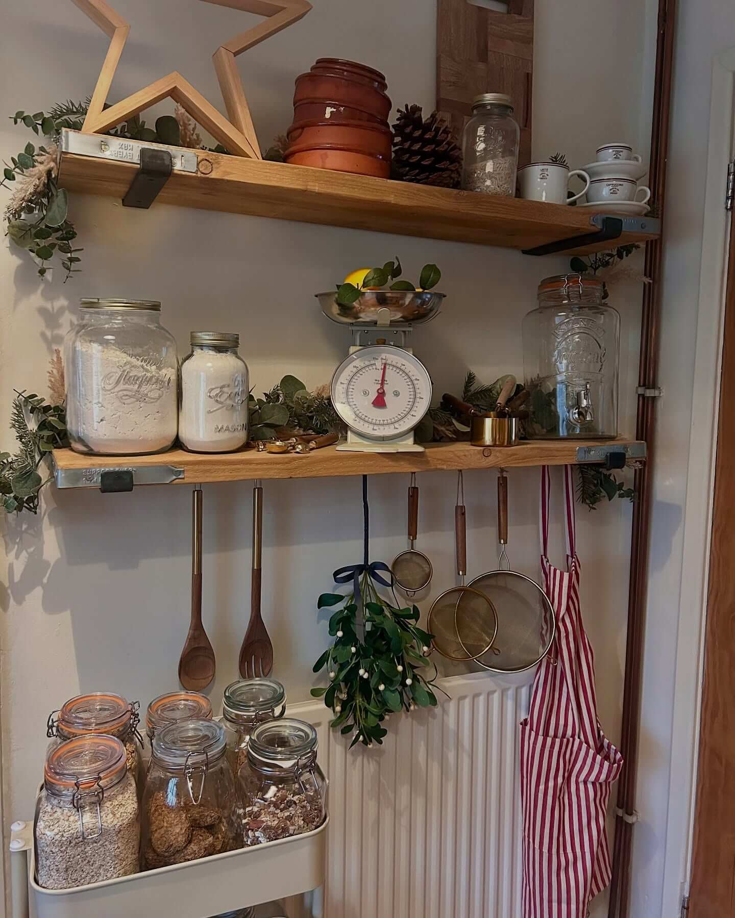 Vintage-Inspired Kitchen Spice Storage Ideas