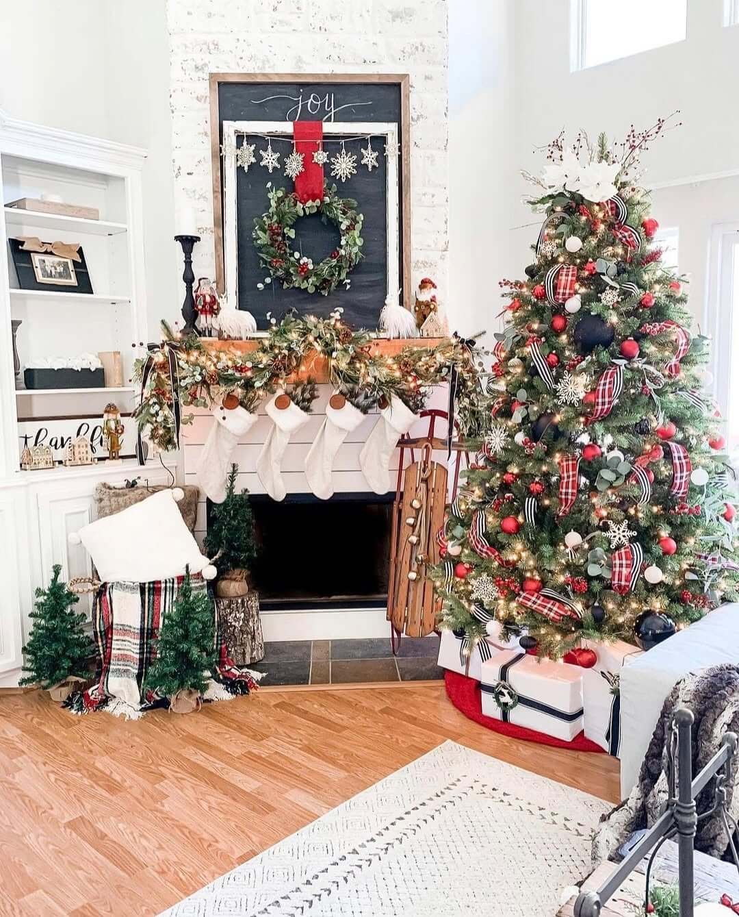 Christmas Modern Farmhouse Fireplace Ideas