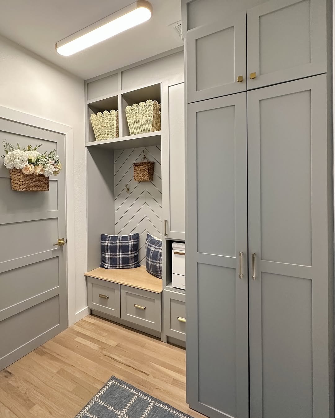 The Ultimate Guide to Stunning Entryway and Mud Room Ideas - Nature-Inspired Nook