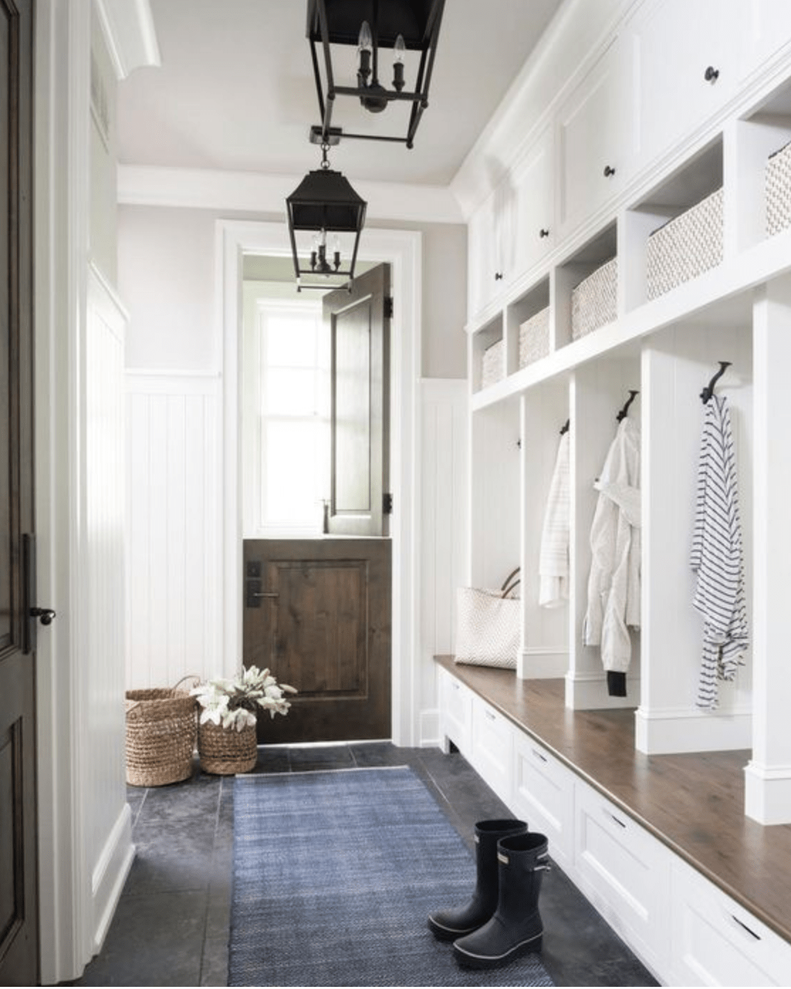 The Ultimate Guide to Stunning Entryway and Mud Room Ideas - Classic Elegance