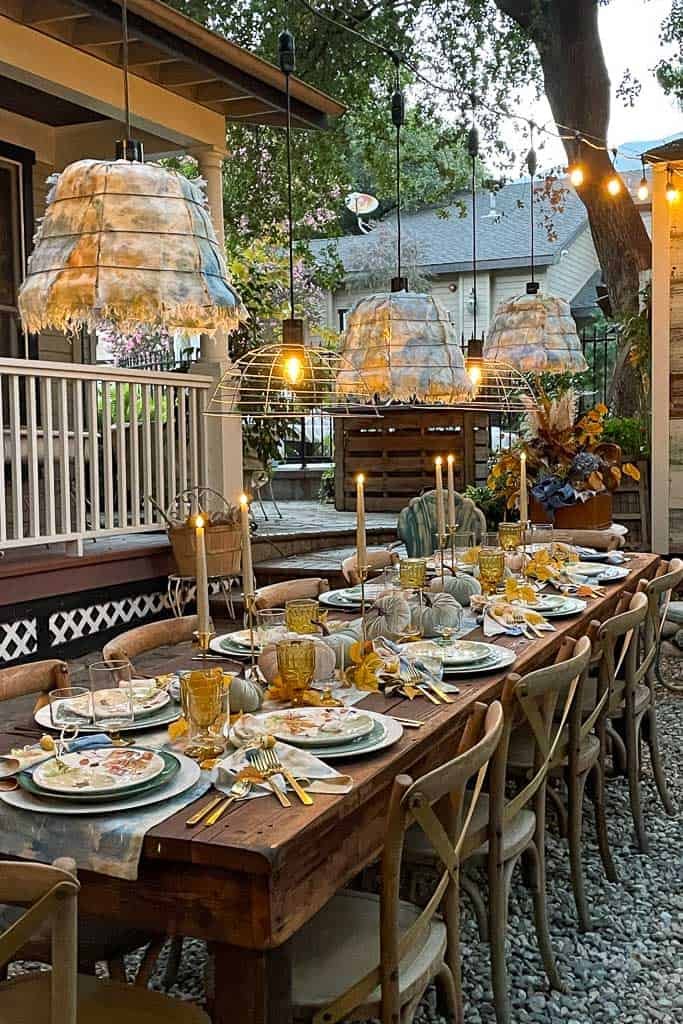 Farmhouse Style Outdoor Dining Table Decor Ideas