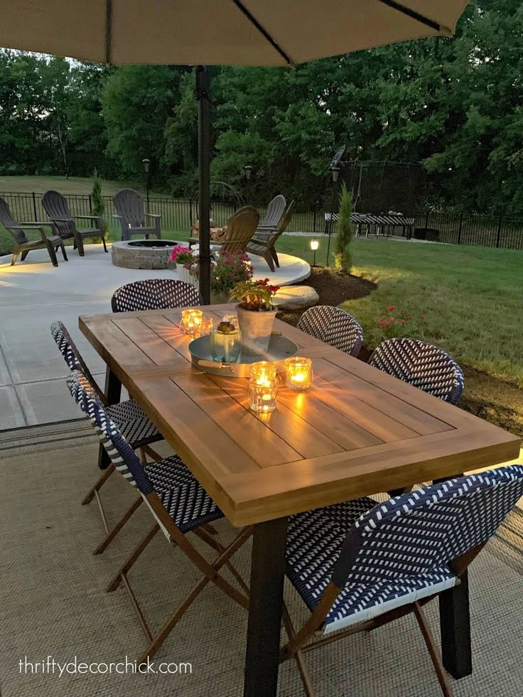 5 Cozy Outdoor Dining Table Decor Ideas