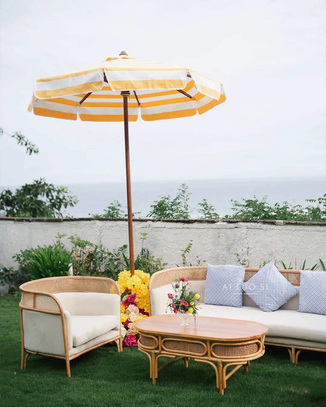 Embrace Colorful Accessories for Outdoor Coffee Table Decor