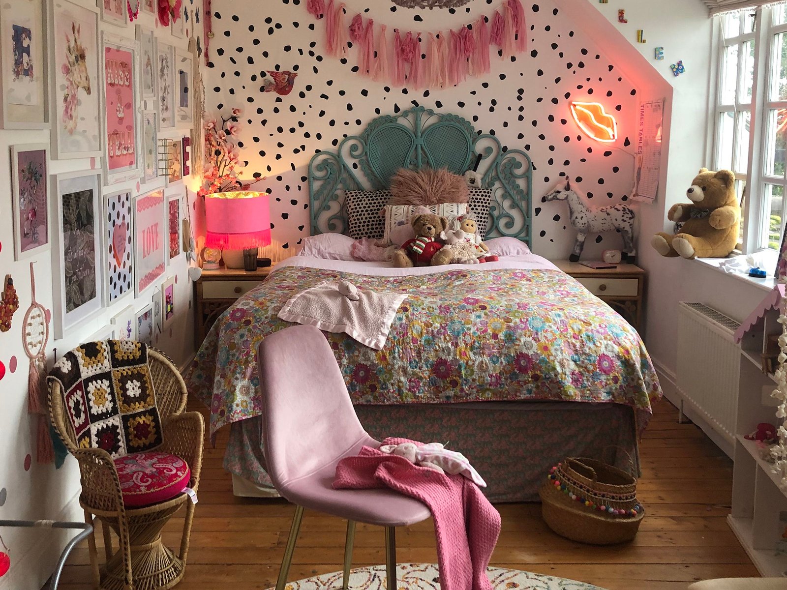Moody Teen Girl Bedroom Rustic Industrial Blend