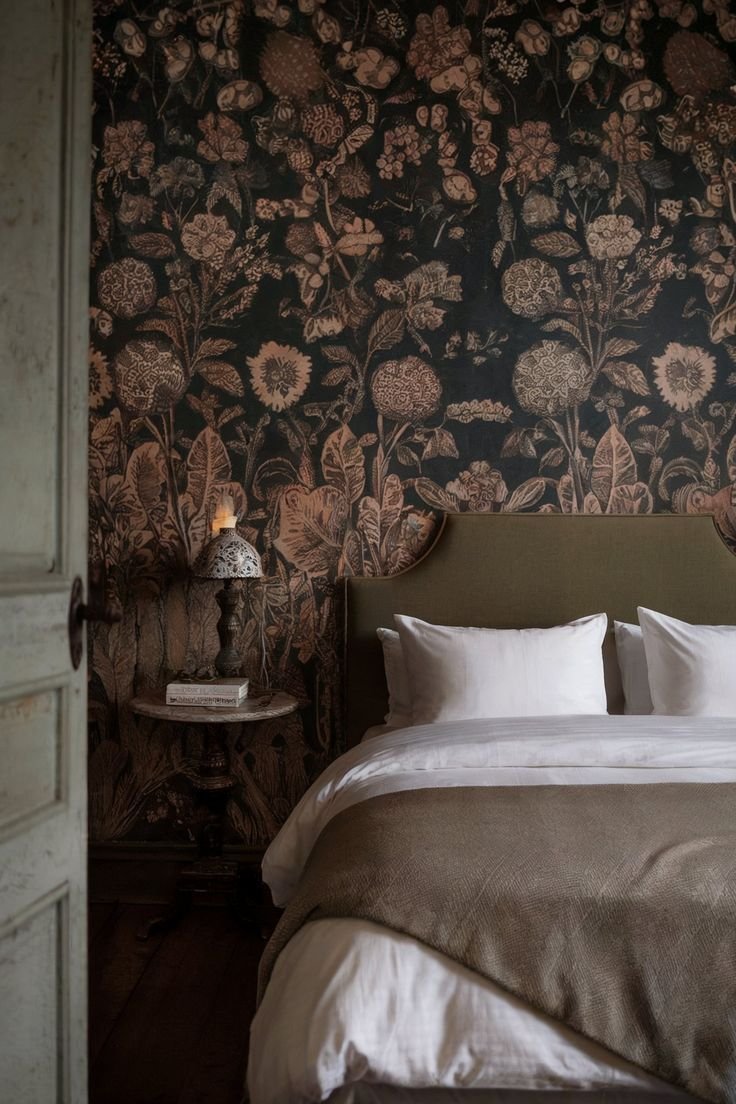 Dramatic Moody Bedroom Wallpaper Designs Chic Monochrome