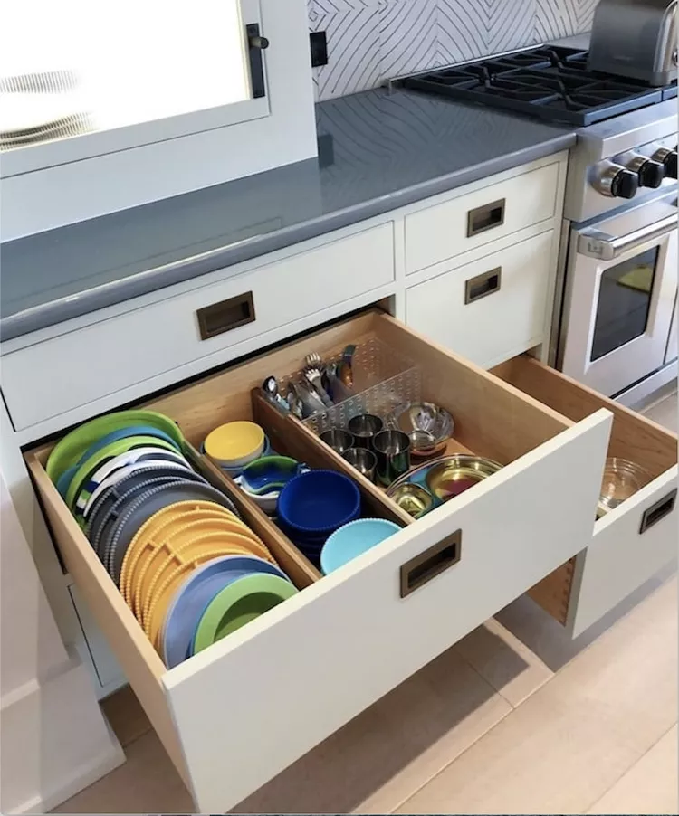 Minimalist Utensil Storage for Modern Kitchen Decor