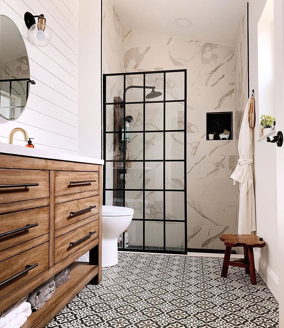 Period Style Fixtures for Parisian Bathroom