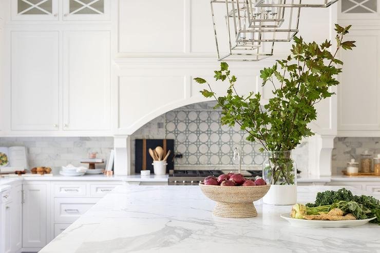 Sculptural Fruit Bowl Arrangement for Modern Kitchen Decor