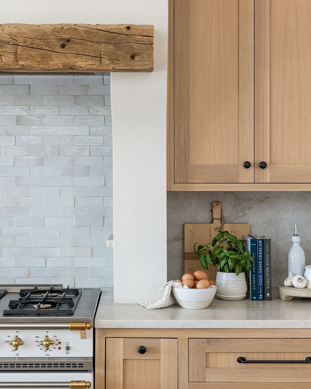 Symmetrical Arrangement for Kitchen Counter Styling