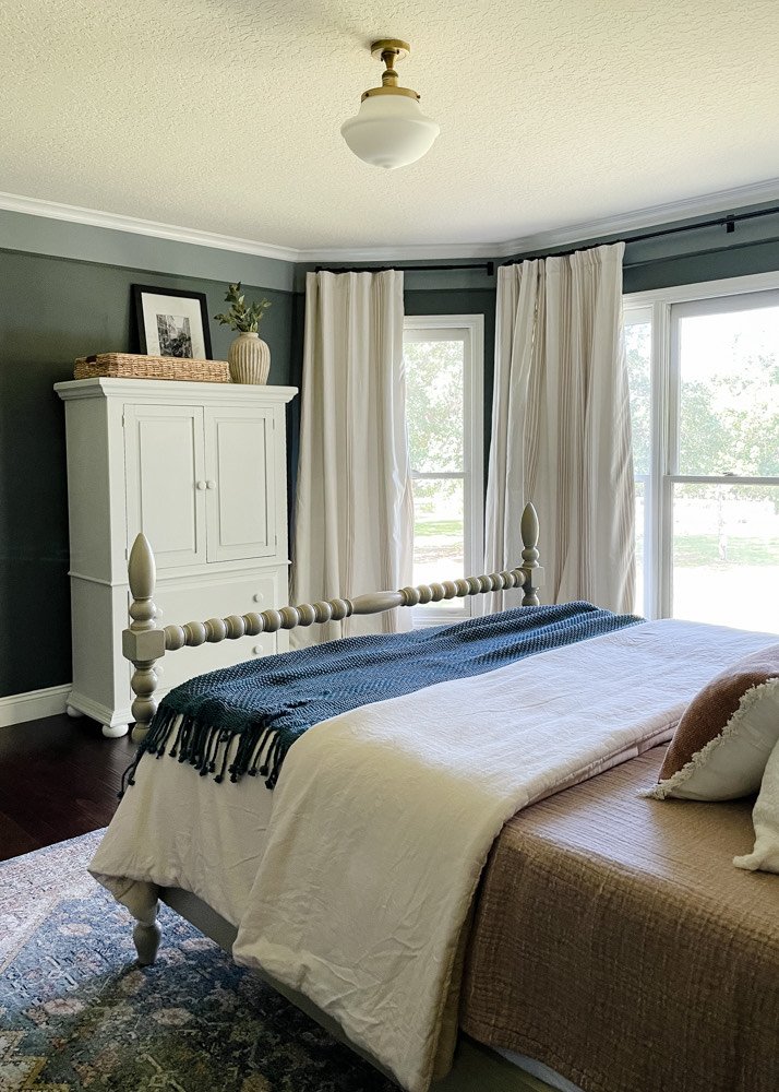 Cozy Moody Cottage Bedroom Hacks Window Treatments
